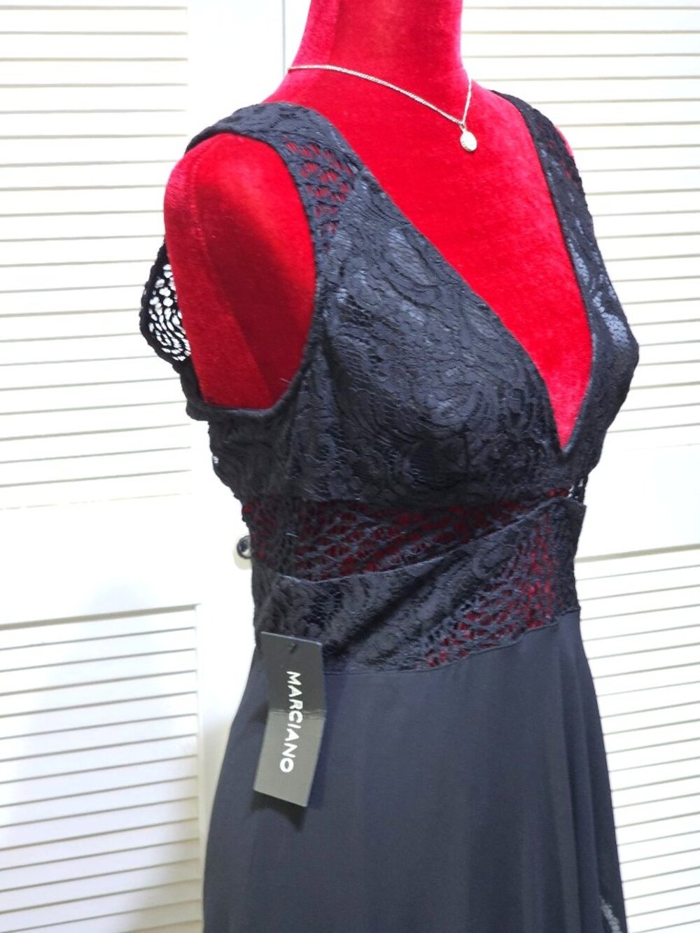 NWT Marciano Women's Black Lace Maxi Dress Sheer Overlay Deep V-Neck Sz 6 2562 - Picture 4 of 11